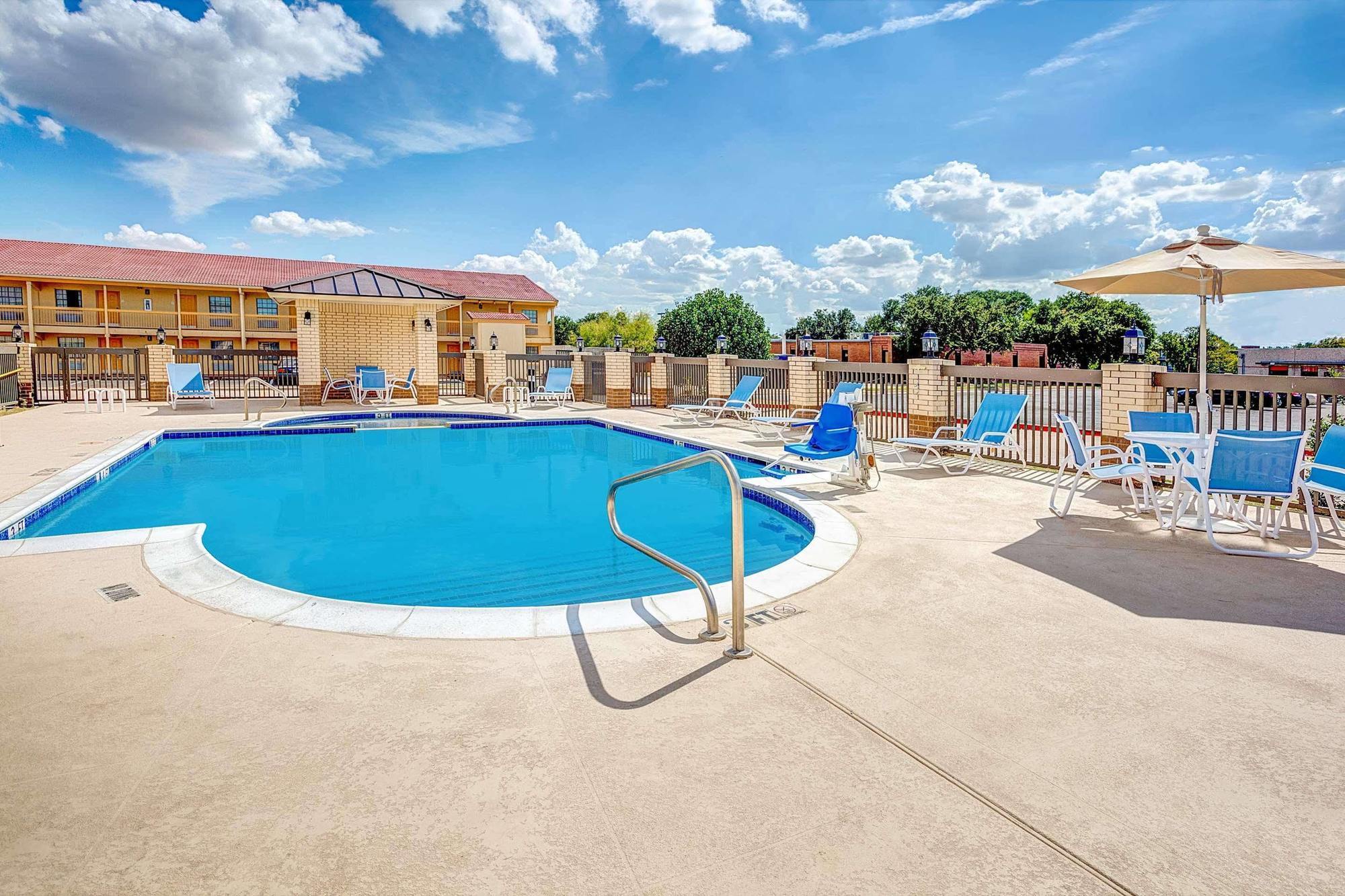 Arya Inn & Suites Farmers Branch Exterior foto